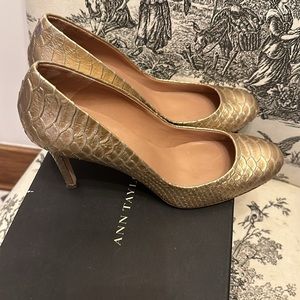 Ann Taylor Perfect Pump, sz 8.5, gold faux python, 3.5” heels